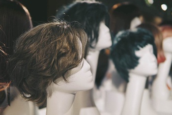 What is the difference between synthetic hair and human hair